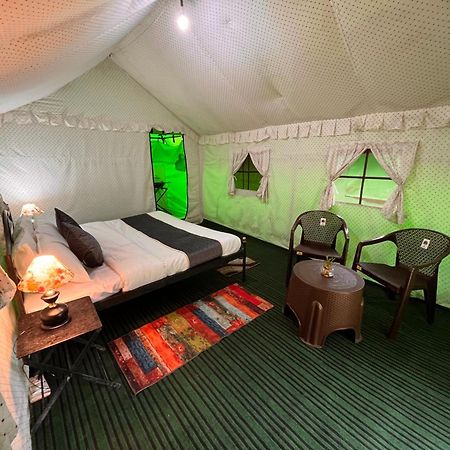 Himalayan Riverside Swiss Cottage Tents, Manali Eksteriør billede
