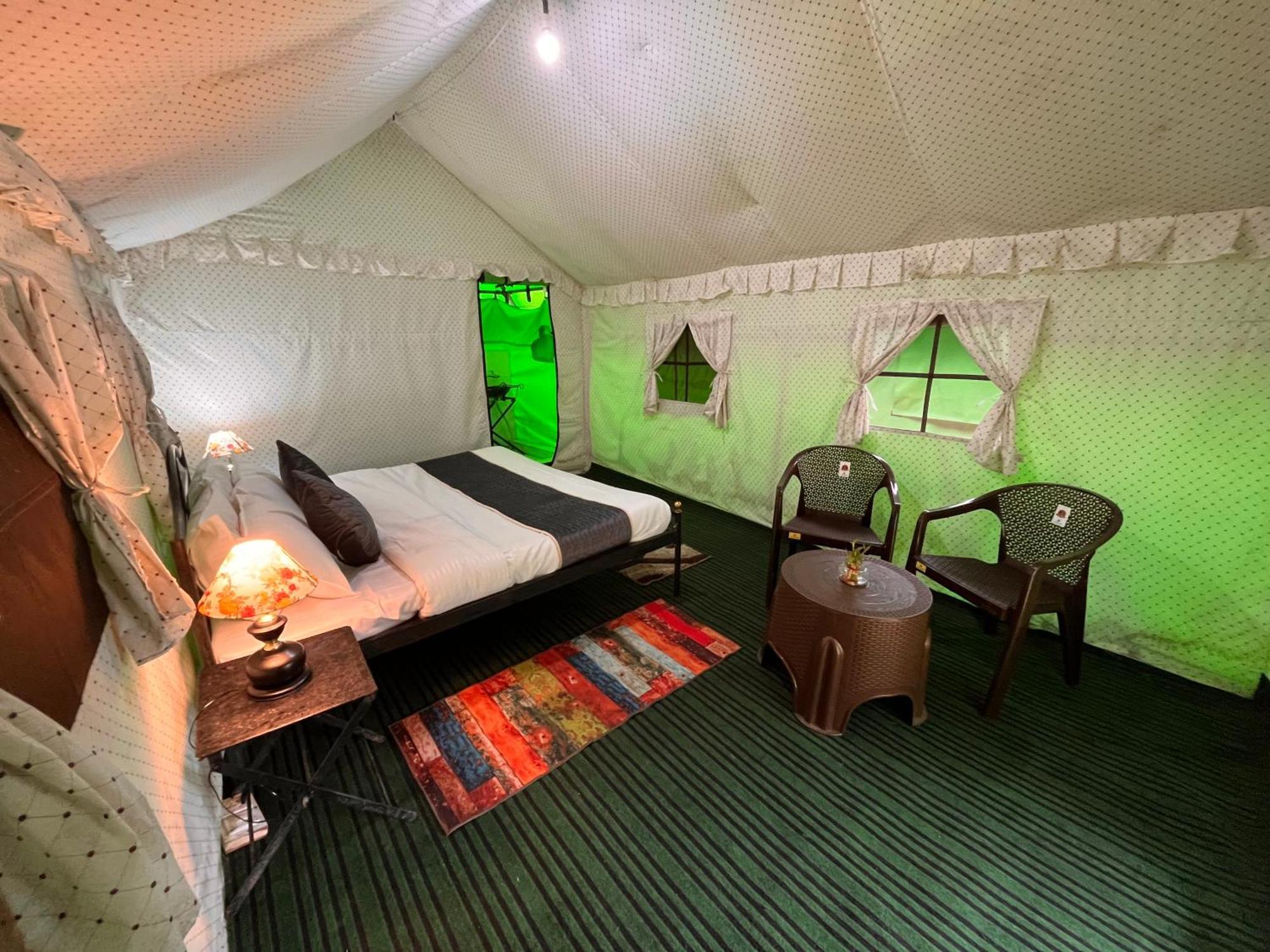 Himalayan Riverside Swiss Cottage Tents, Manali Eksteriør billede