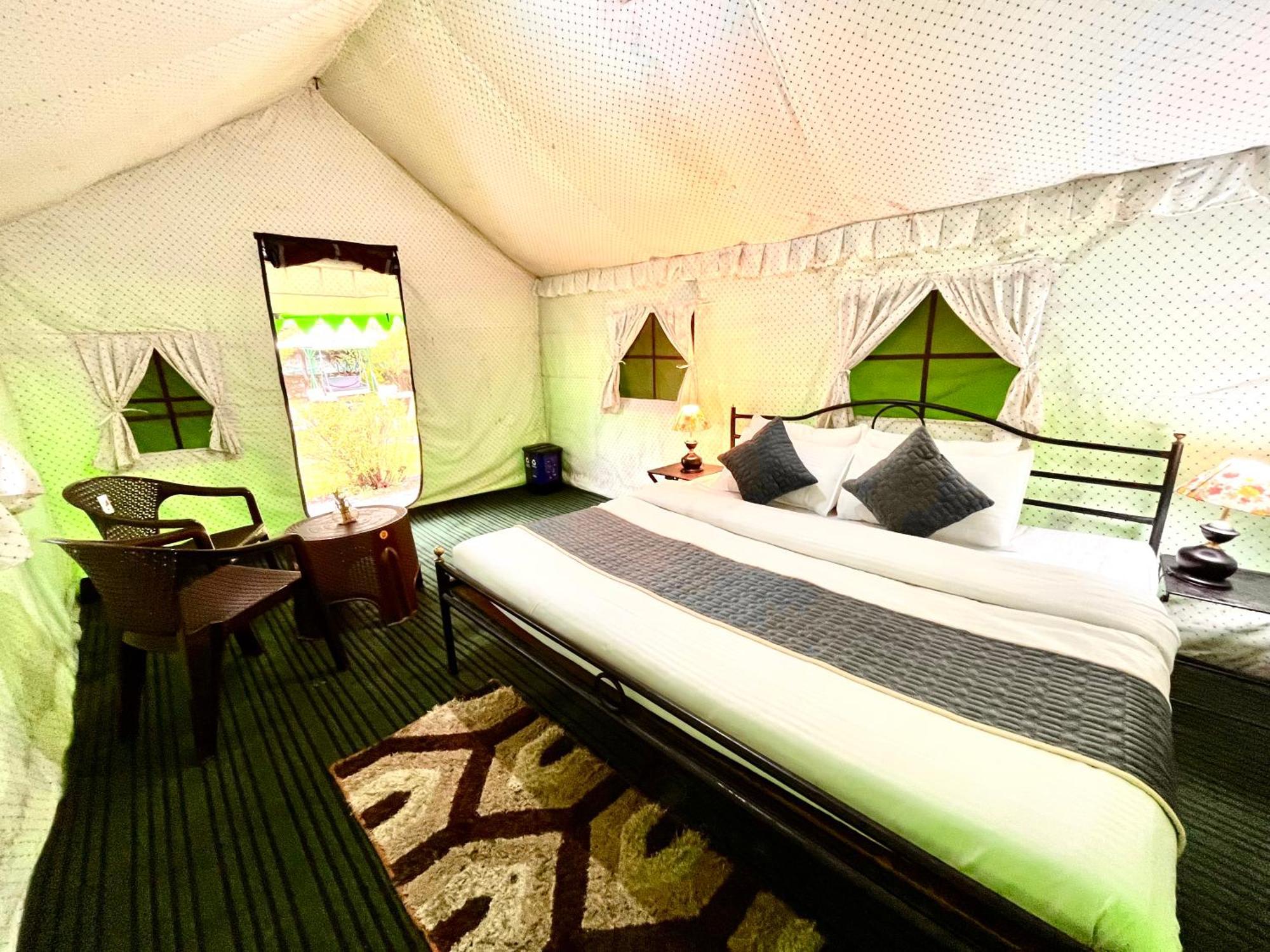 Himalayan Riverside Swiss Cottage Tents, Manali Eksteriør billede