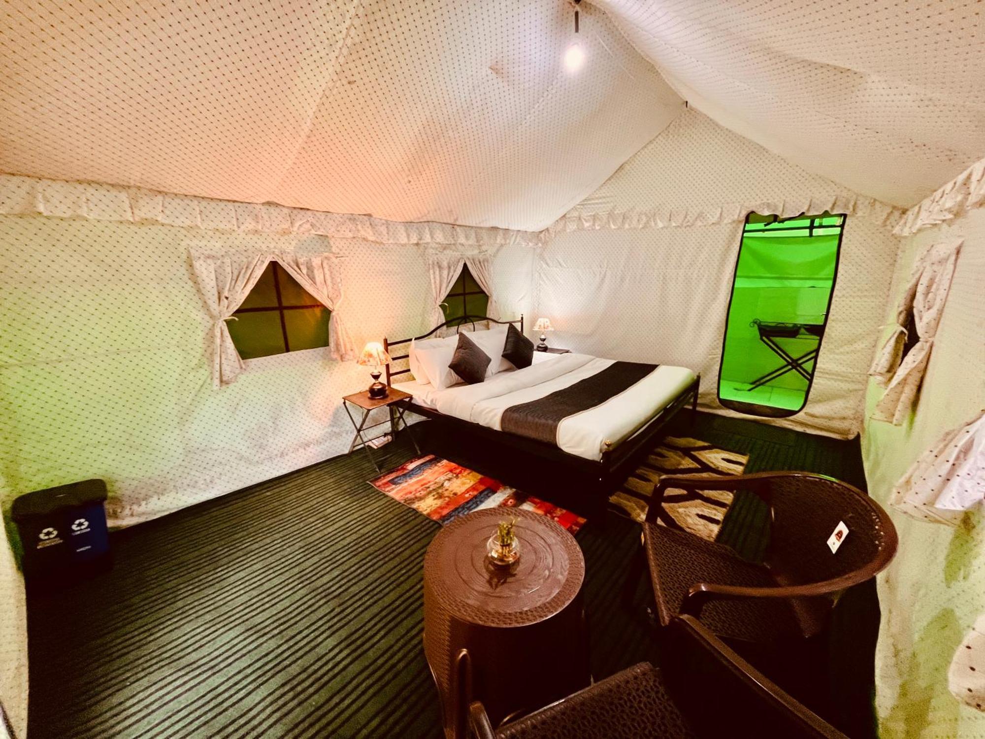 Himalayan Riverside Swiss Cottage Tents, Manali Eksteriør billede