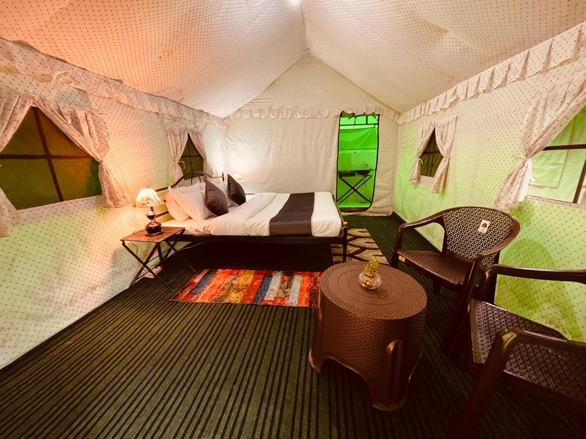 Himalayan Riverside Swiss Cottage Tents, Manali Eksteriør billede