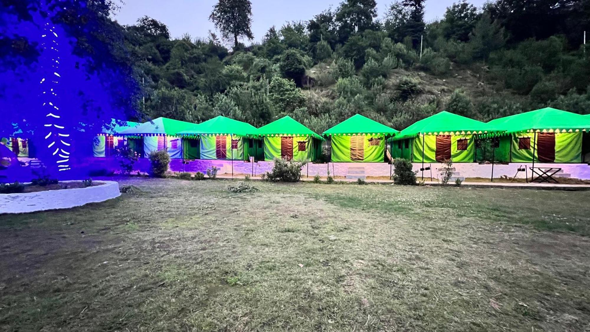 Himalayan Riverside Swiss Cottage Tents, Manali Eksteriør billede